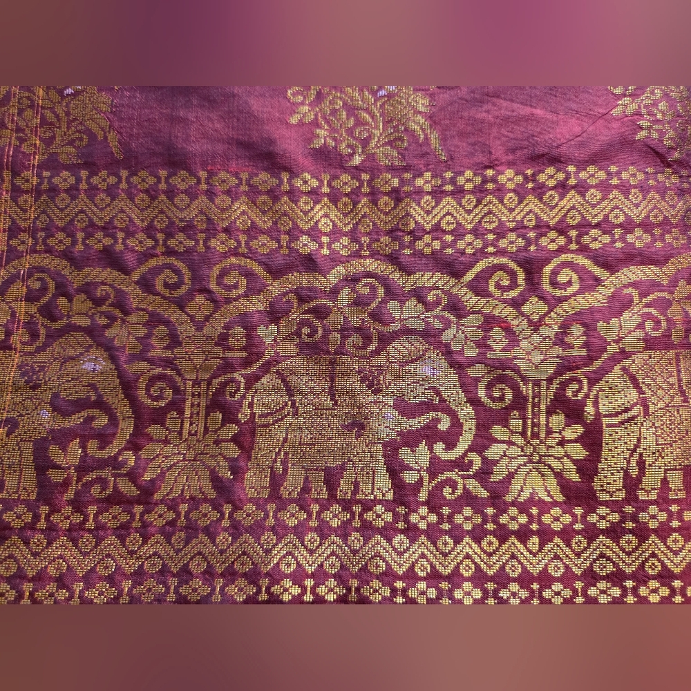 Elegant Red And Gold Sari - image 5